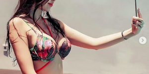 【EV女孩】氣質型「賽車女郎」出沒！神秘曲線衣服藏不住！拉鍊往下「傲人身材」爆出！