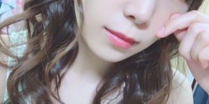 【EV女孩】誰家的貓？巨乳妹子化身狂野小貓挑逗　隱藏在薄紗後的美乳若隱若現！