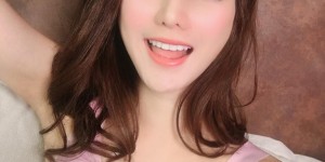 【EV女孩】捕獲超正「魚販正妹」 劉芃芃，低胸背心大露深溝 真的是市場最美風景…