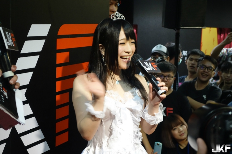 【JKF X 2016 Adult Expo】南梨央奈直接脫下原味內褲送給粉絲