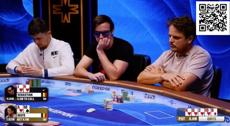 【EV扑克】这冤家牌能弃掉？A花惨撞同花顺，小哥神操作让解说惊呆了！