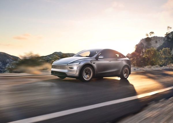 特斯拉称自己起火风险远低于燃油车 平均2亿km起火一次