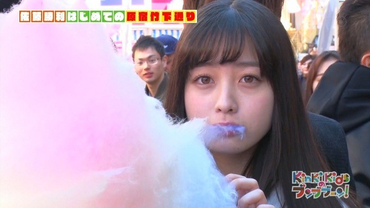 橋本環奈上節目露底褲？網友唇槍舌戰：我看到啦!是黑色！